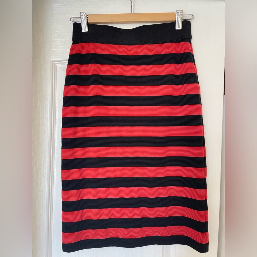 Chic striped stretch pencil skirt XS; holds its shape!